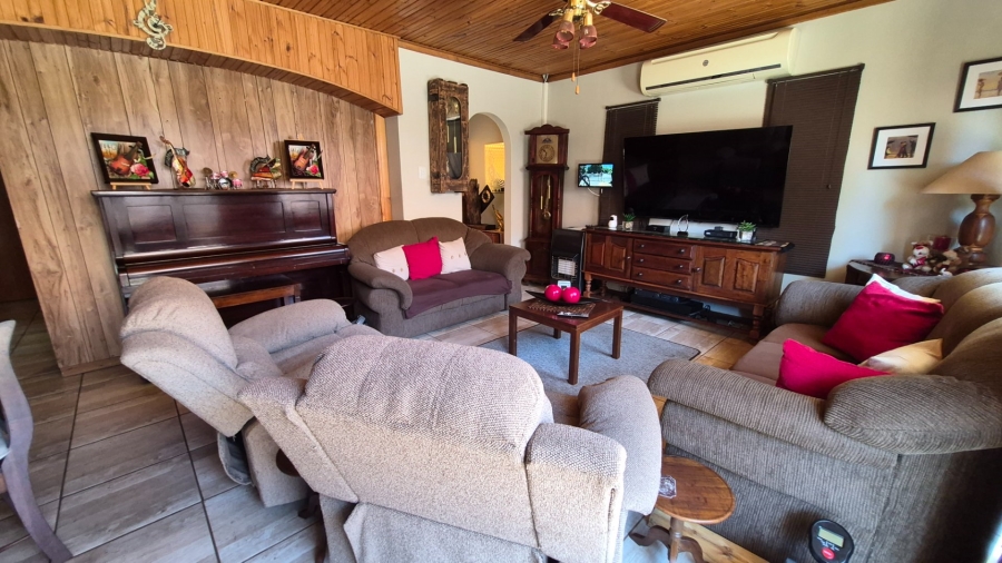 5 Bedroom Property for Sale in Fichardt Park Free State